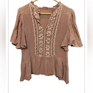 ANTIQUE FLUTTER SLEEVE PEASANT TOP